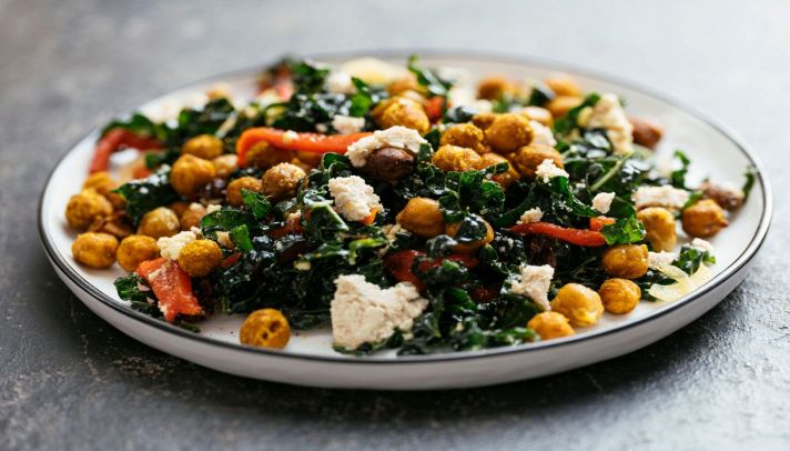 Insalata di ceci con feta e spinaci