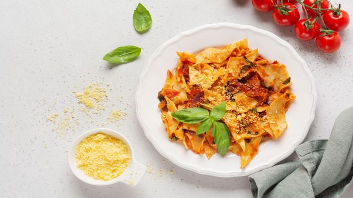 Maltagliati di grano saraceno e borragine con pomodorini pachino
