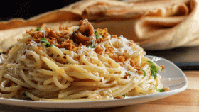 Spaghetti acciughe e mollica