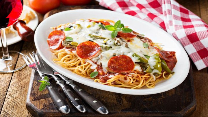 Spaghetti alla chitarra con pomodoro e stracciatella