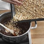 Composto per torta con avena, noci e cioccolato