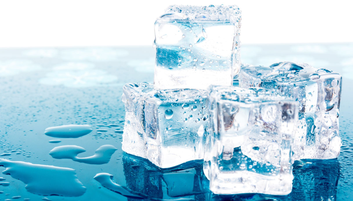 Come fare il ghiaccio trasparente e cosa usare