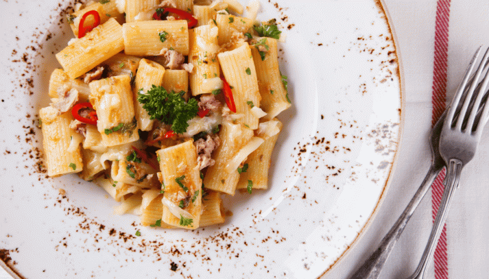 Paccheri con coda di rospo, pomodorini e bottarga