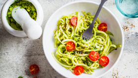 Spaghetti con pesto e pomodorini