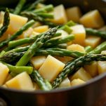 Asparagi e patate in pentola