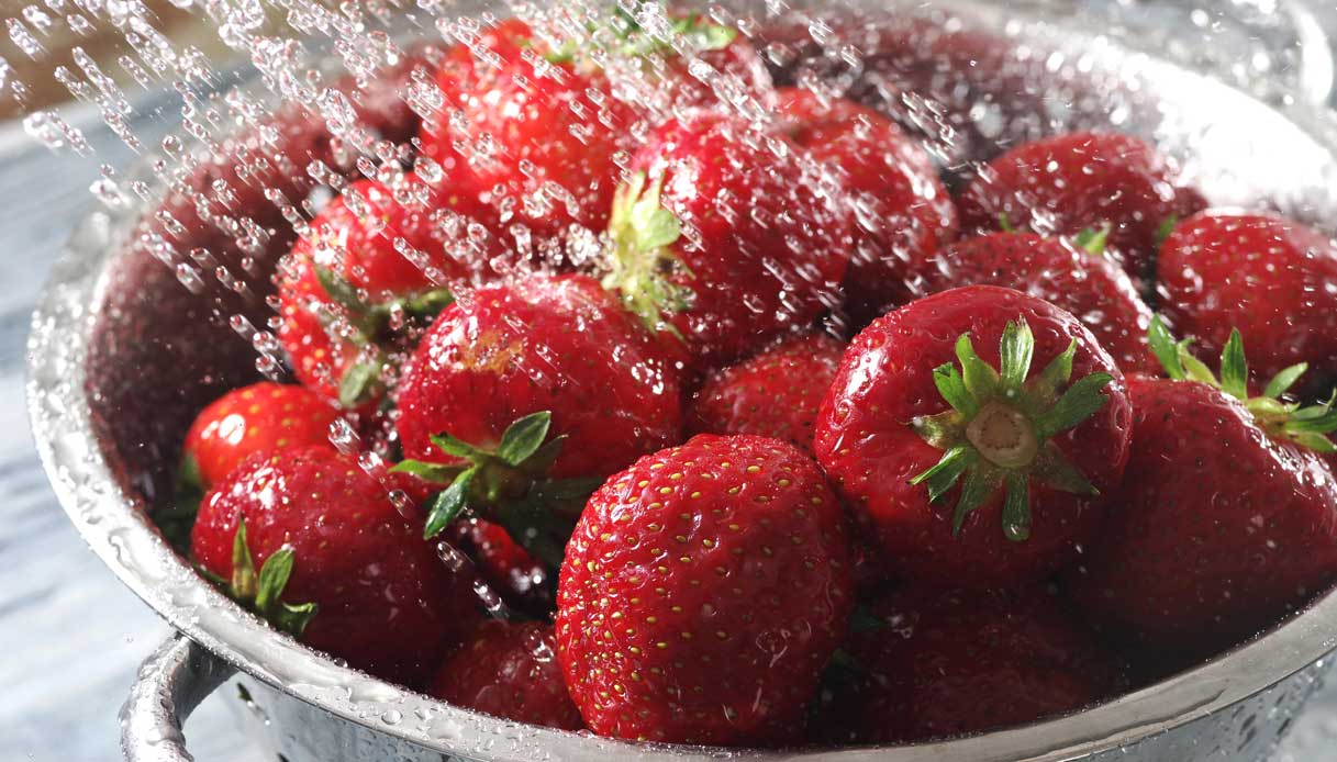 Come lavare le fragole in gravidanza_step_2