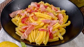 Pasta gorgonzola, curry e speck