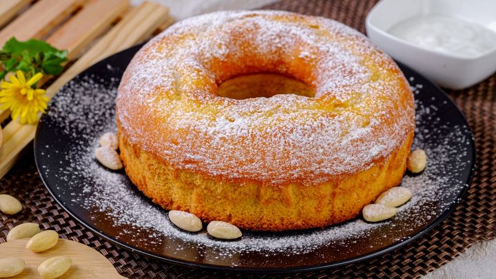Ciambella yogurt e mandorle
