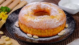 Ciambella yogurt e mandorle