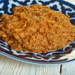 Zaalouk marocchino su piatto da portata