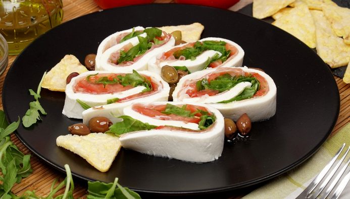Rotolo sfizioso di mozzarella