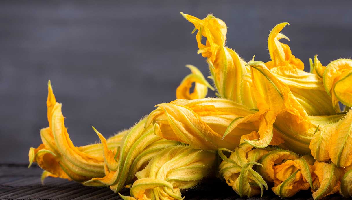 Come pulire i fiori di zucca_step_1