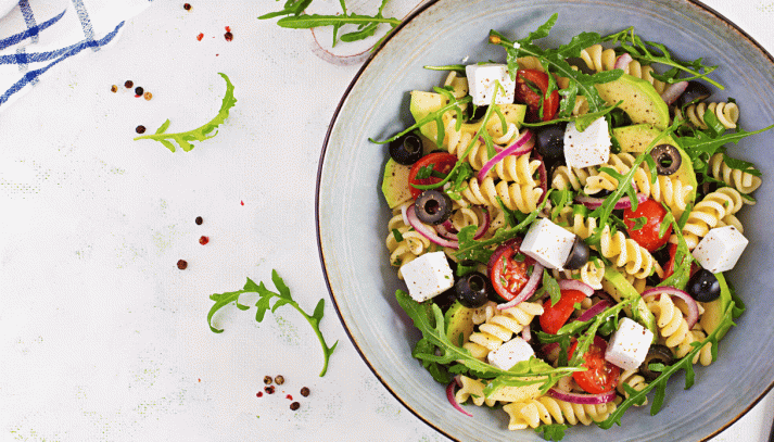 Insalata di pasta rucola e pomodori