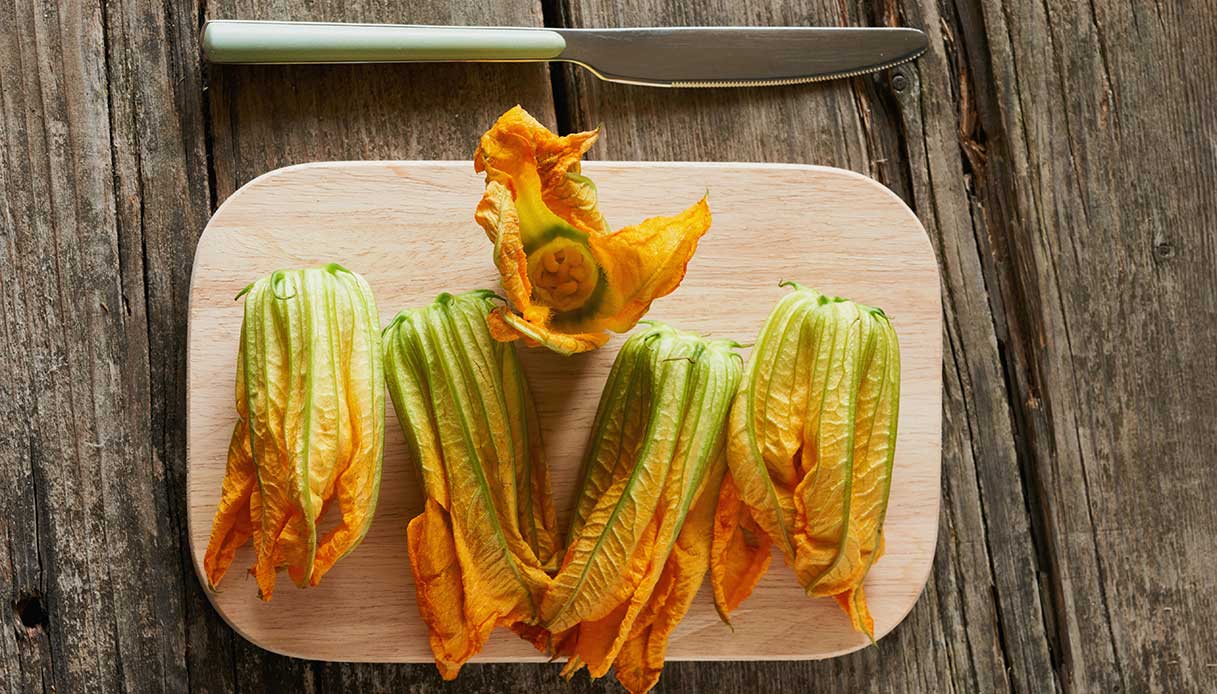 Come pulire i fiori di zucca_step_2