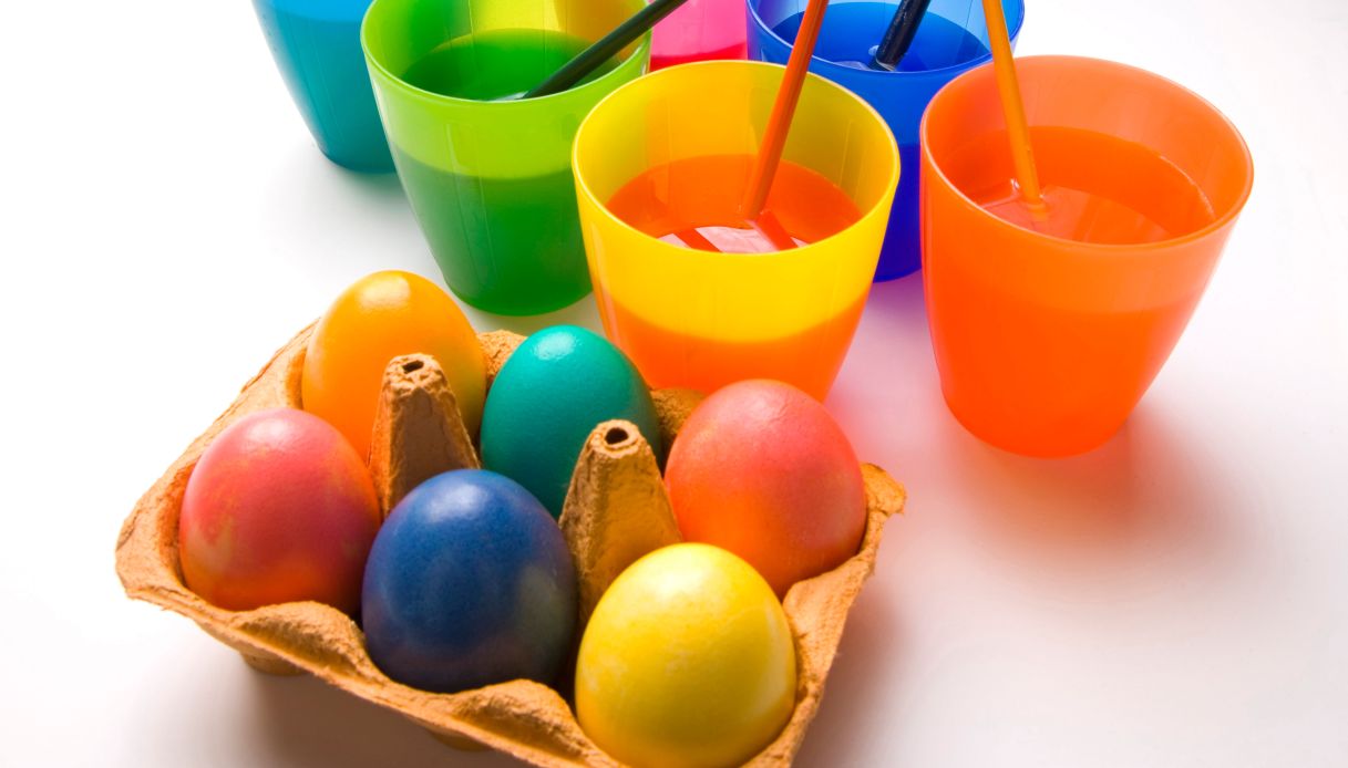 Come Si Colorano Le Uova Sode Per Pasqua Come colorare le uova sode per Pasqua: idee creative e naturali