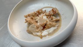 Cannolo scomposto con ricotta all’amaretto e caramello salato