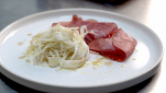 Carpaccio di manzo con dressing allo zenzero e polvere di agrumi