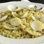 Aggiungere fregola alle vongole