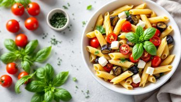 pasta con melanzane e pomodori e mozzarella