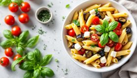 pasta con melanzane e pomodori e mozzarella
