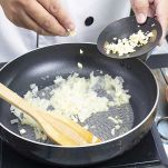 Burro e cipolla in padella”