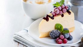 Cheesecake senza zucchero con frutti di bosco