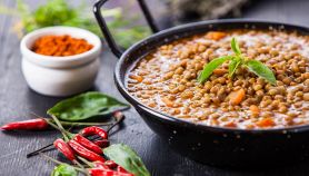 Chili di lenticchie e verdure con guacamole
