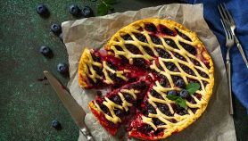 Crostata senza glutine con marmellata di frutti di bosco