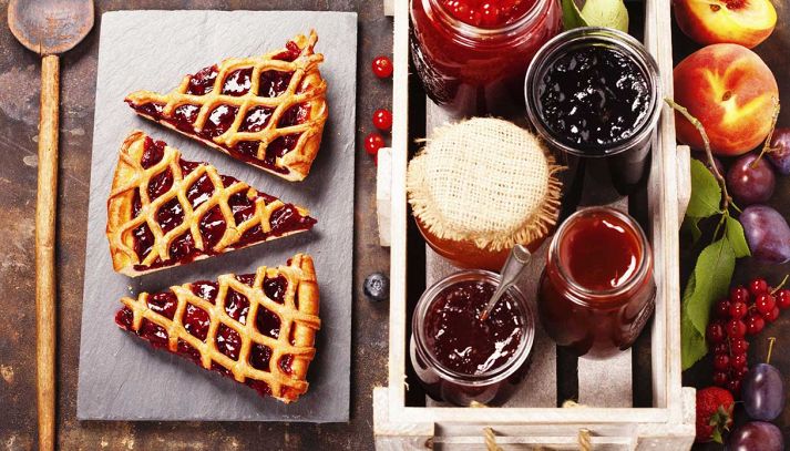 Crostata senza zucchero con marmellata di frutti di bosco