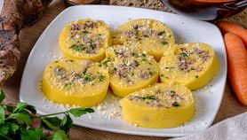 Rotolo di polenta farcito