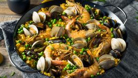 Paella con carne e pesce