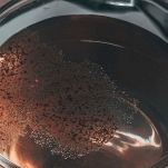 caffè solubile con acqua e zucchero
