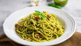 Pasta al pesto di basilico e noci