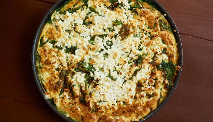 Quiche di spinaci e feta con base di mandorle