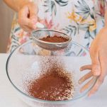 setacciare la farina