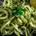 Filetti di zucchine con pesto di avocado