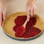 stendere la marmellata