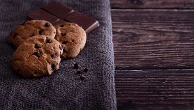 Biscotti senza uova al cocco e cioccolato