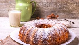 Ciambellone allo yogurt e mandorle