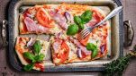 Pizza senza glutine con mozzarella e prosciutto cotto