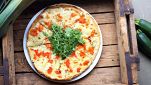 Pizza senza glutine con pomodoro, mozzarella e rucola