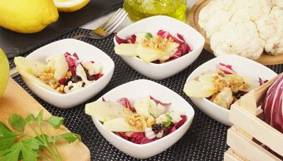 Insalata autunnale di cavolfiore, mele noci e radicchio