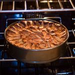 Preriscaldate il forno a 180° e infornate la torta per circa 45 minuti