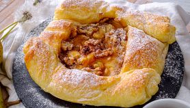 Crostata di sfoglia, pere e noci