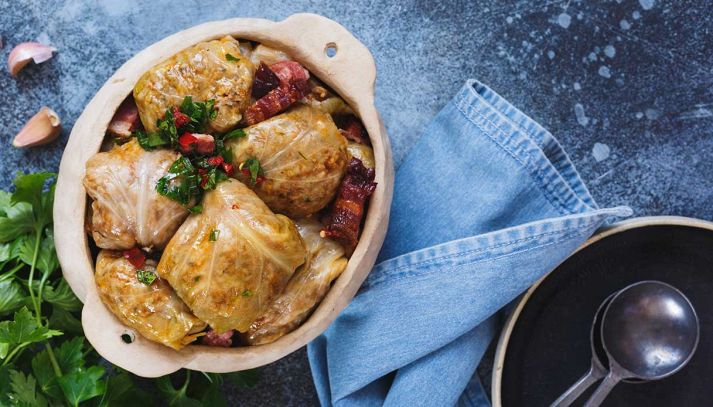 Involtini di verza con carne: la tradizione semplice e gustosa