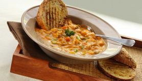 Minestrone express con verdure fresche e legumi in scatola