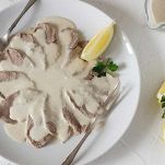 Decorate con capperi interi o fettine sottili di limone