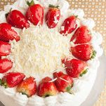 decorazione-con-fragole-e-cioccolato-bianco