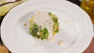Tortini facili con ceci, patate, cime di rapa, salsa allo speck