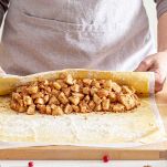 Arrotolate e chiudete lo strudel